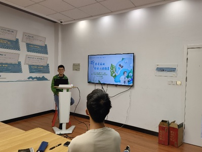 工海2102班兼职辅导员杨铭哲